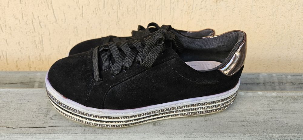 Sneakersi pentru dama