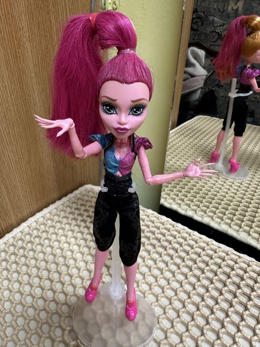 Продам куклу монстр хай!