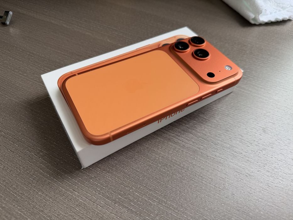 Iphone 17 pro (256gb, orange)