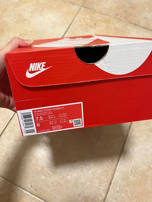 Маратонки Дамски Nike ZOOM VOMERO 5