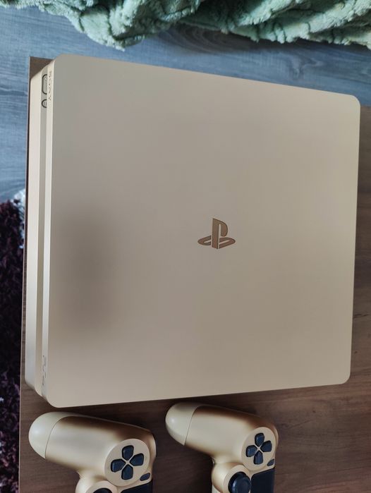 Platystation 4 slim gold limited edition