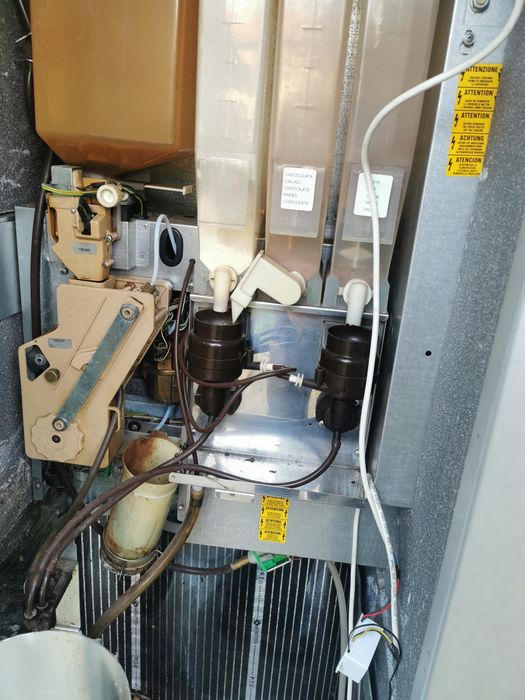 Вендинг Зануси Лх с нова врата добро състояние.