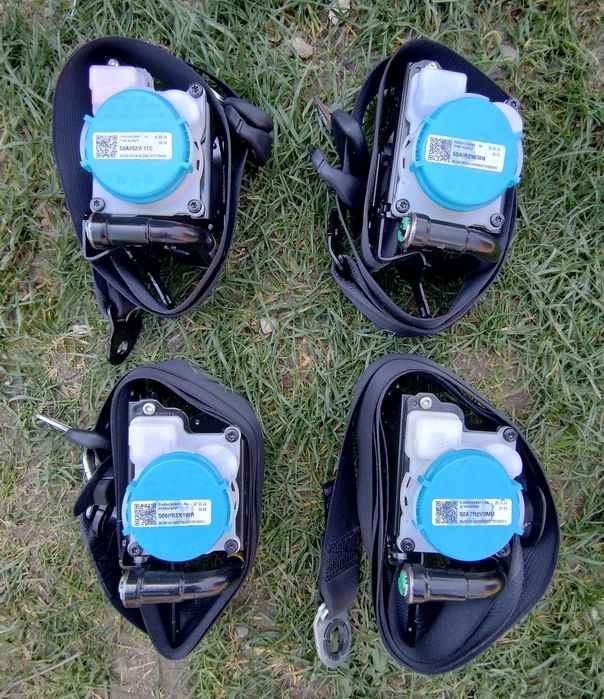 Set 4 centuri siguranta Toyota Yaris Cross , defecte ( blocate )