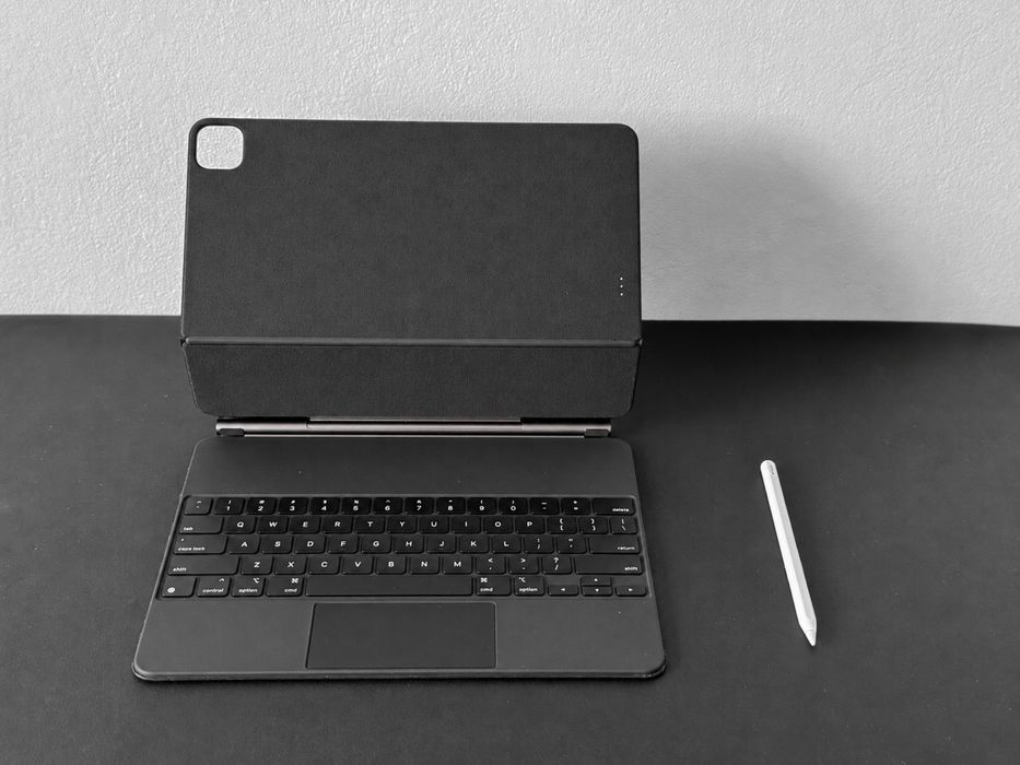 Tastatură / Husă Apple iPad Magic Keyboard pt iPad 12.9” + Stylus Apple Pencil 2 - stare f bună