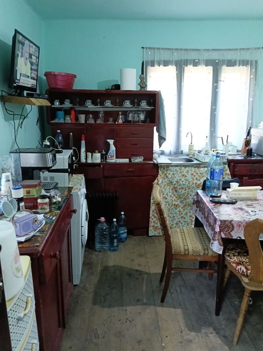 Vând casă din lemn