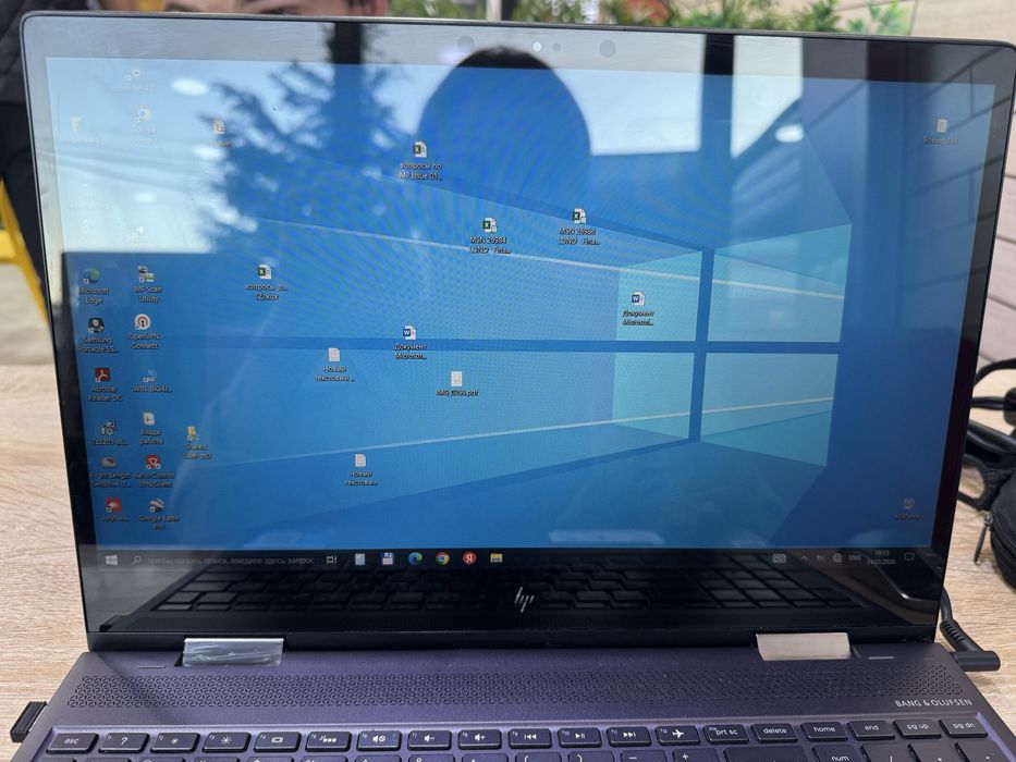 Продается ноутбук HP SPECTRE 15 x360 (i7-8705G/16G/256Gb/4G Radeon