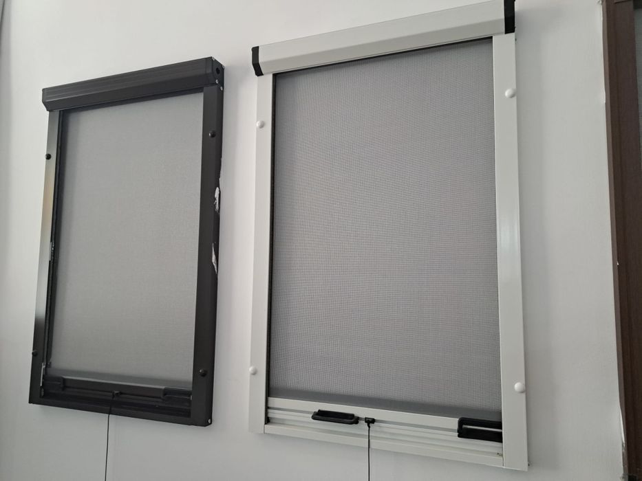 Plase insecte pe balamale ,rulou,pliseu