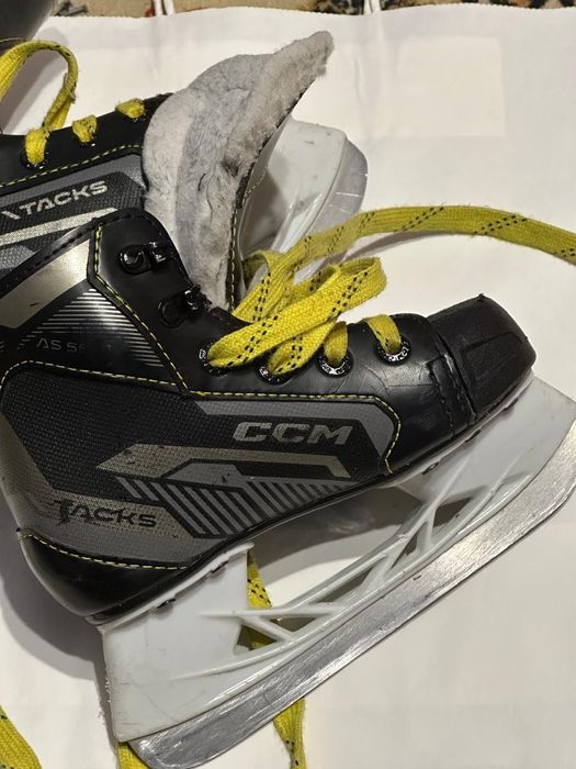 Продам коньки детские для хоккея