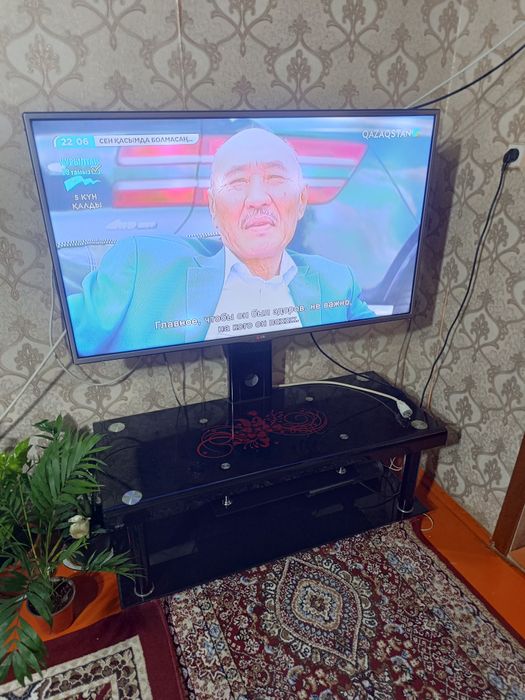 Продаётся телевизор с тумбой!