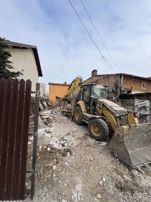 Inchiriez buldoexcavator, camion 8x4, bobcat. Pamant de umplutura