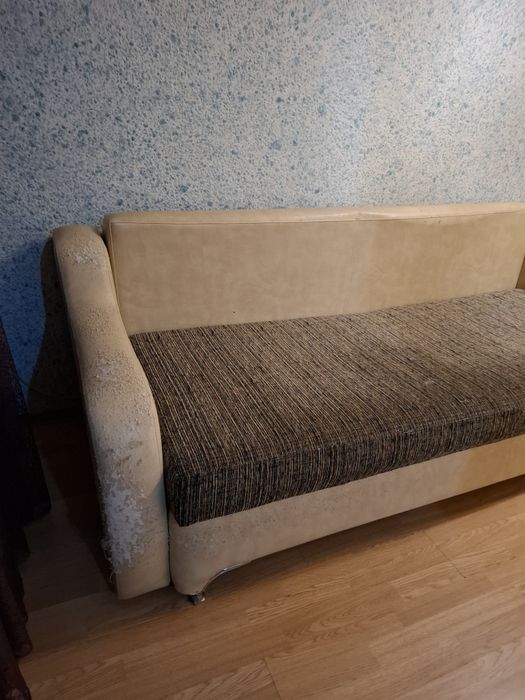 Бесплатно отдам диван