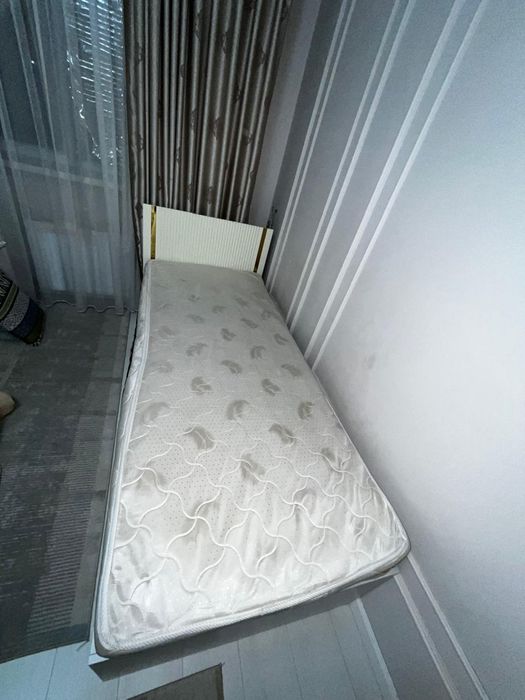 Одно спальни диван