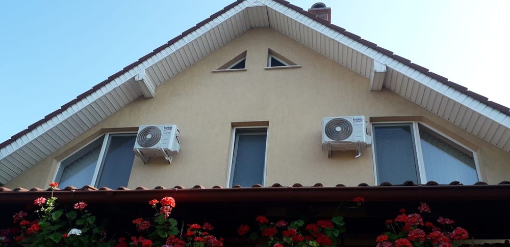 Montaj aer conditionat si instalatii electrice.