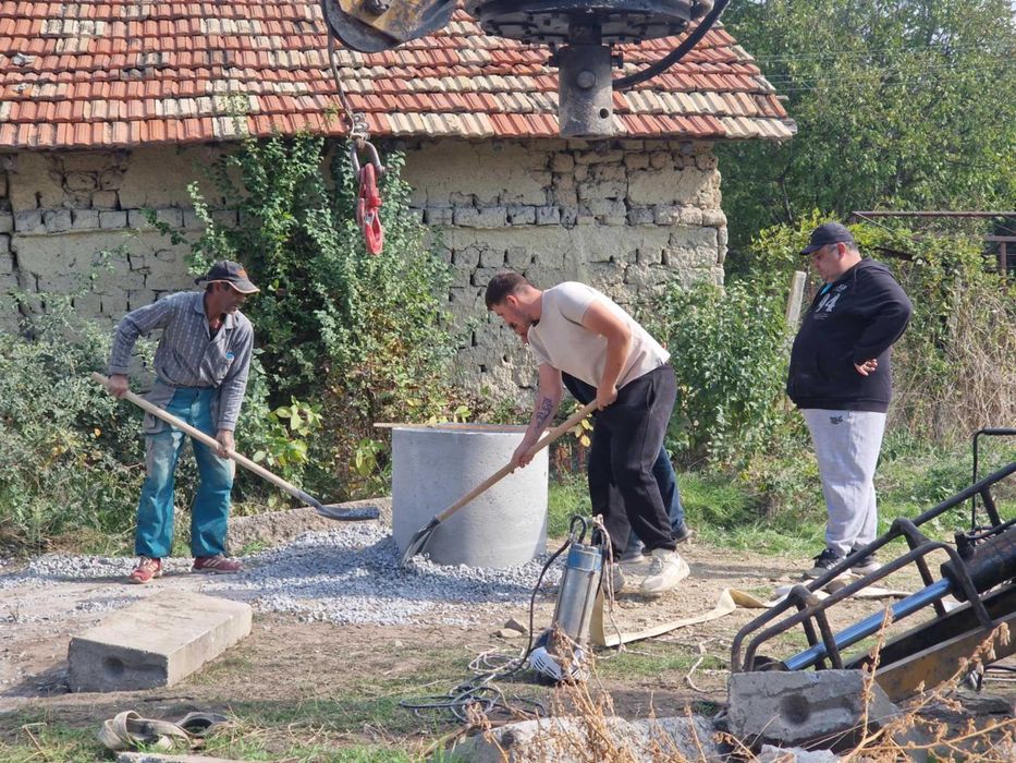 Механизирано изкопаване на кладенци , септични ями