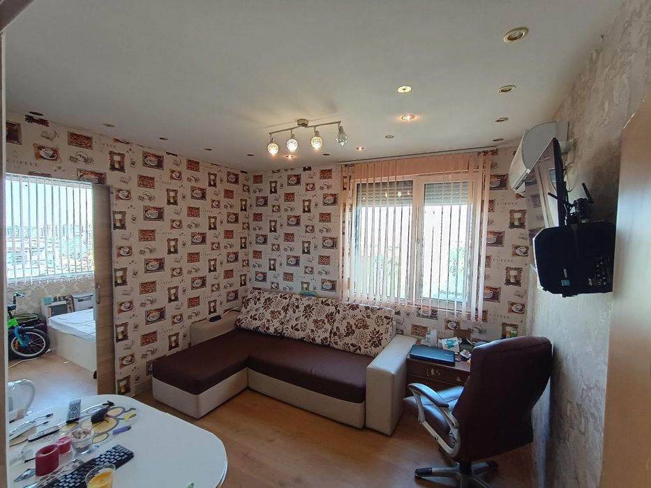 Тристаен апартамент в ж.к. Славейков.