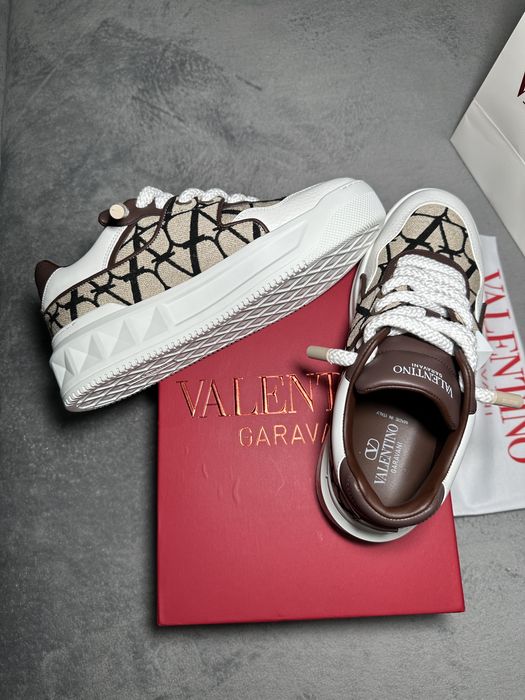 Vând Valentino One Stud XL