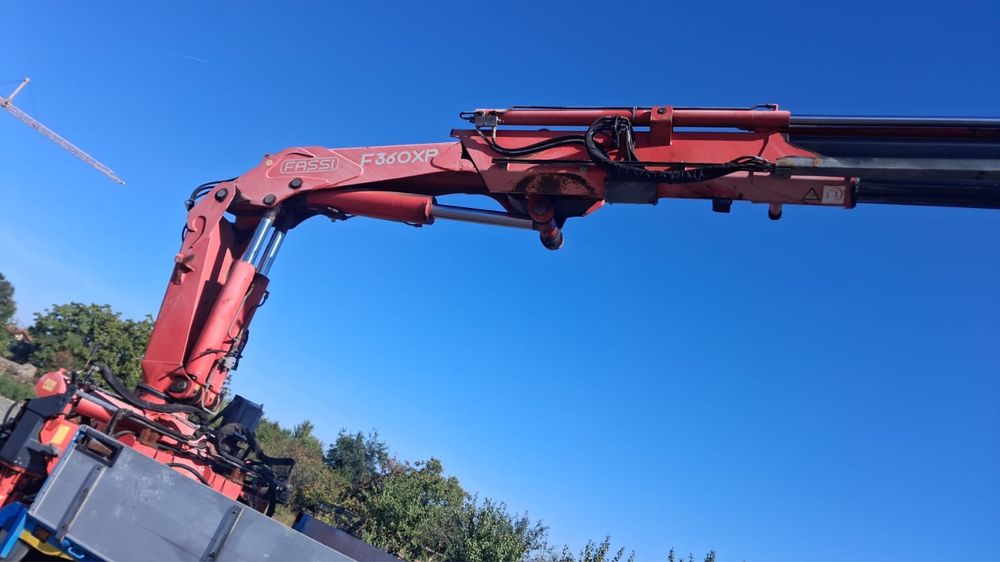 Mercedes Actros cu macara