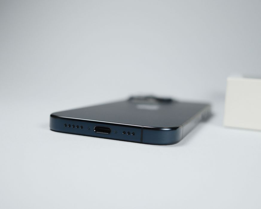 iPhone 15 Pro 512GB Blue Titanium, перфектно състояние, 89% батерия