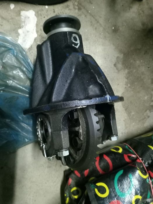 Продам на ниву задний редуктор.