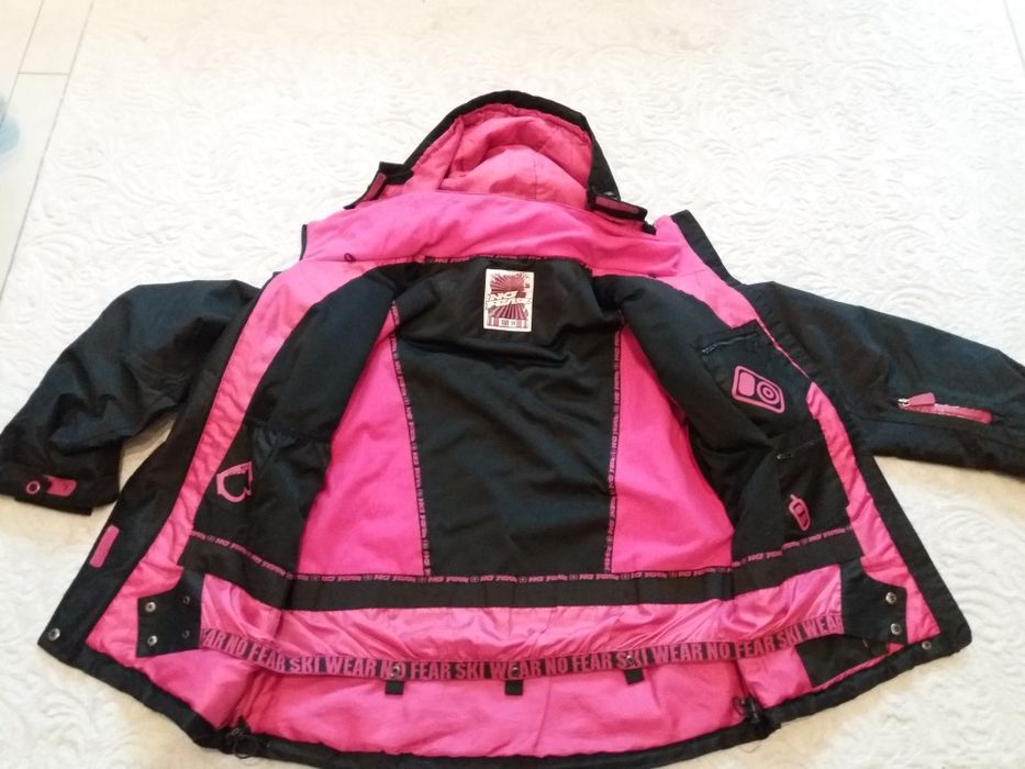 Продавам дамско скиорско яке NO FEAR