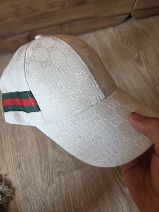 Продавам шапки GUCCI