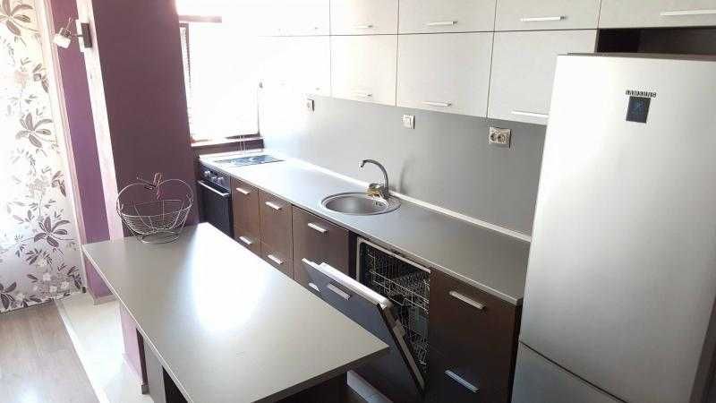 Луксозен тристаен в центъра на Бургас