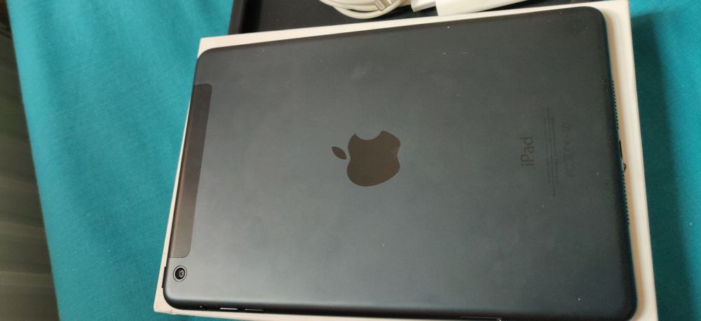 iPad  mini  4 celular SIM 64 gb negru 4G