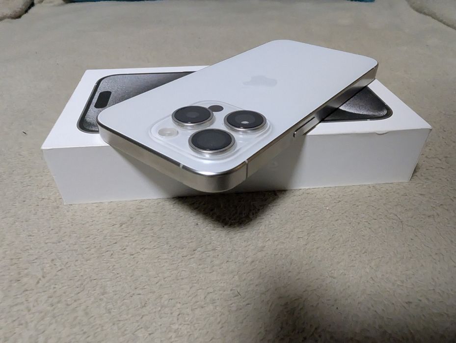 Vând schimb iPhone 15 PRO, 256 GB,  în cutie, stare foarte bună.