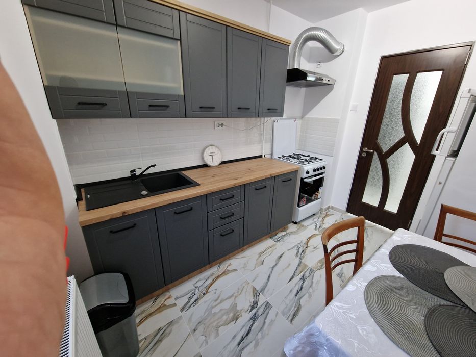 Apartament 2 camere de închiriat – Zona centrala(MC Donalds Piata MARE) zonă verde și liniștită, ideal pentru studenți și tineri profesioniști