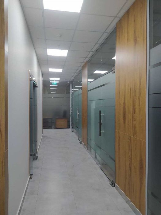 Сдается в бизнес центре под ОФИС 180 м2 4 комнаты