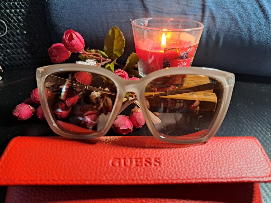 Ochelari Guess 200 ron
