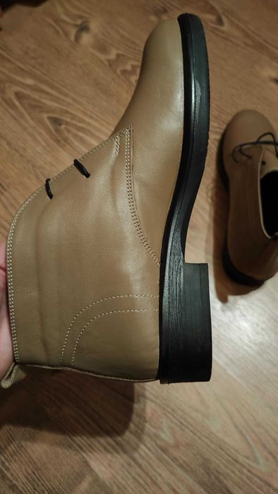 Pantofi dama din piele naturala disponibile mai multe perechi.