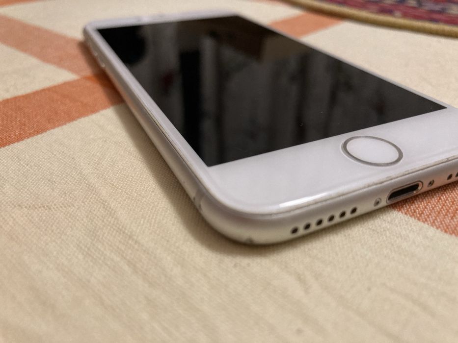 Iphone 8 64gb bateria 86% .  iPhone 8 Alb IMPECABIL
