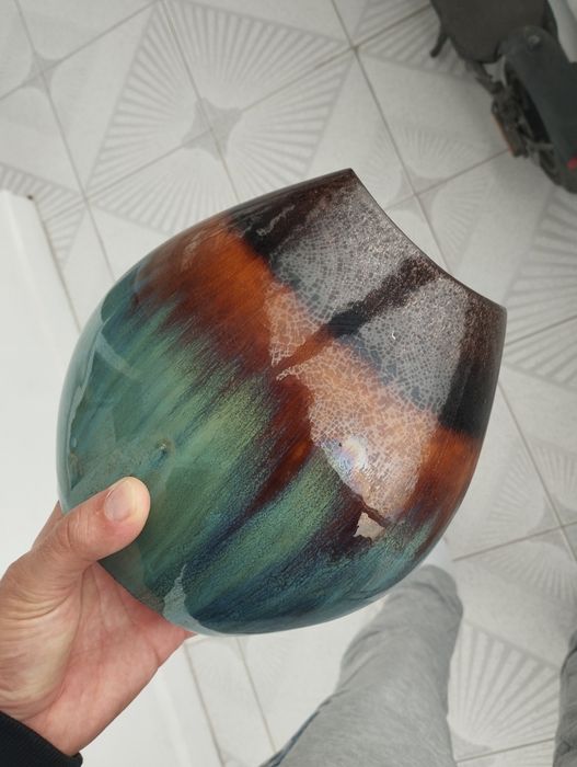 Много красива малка ваза