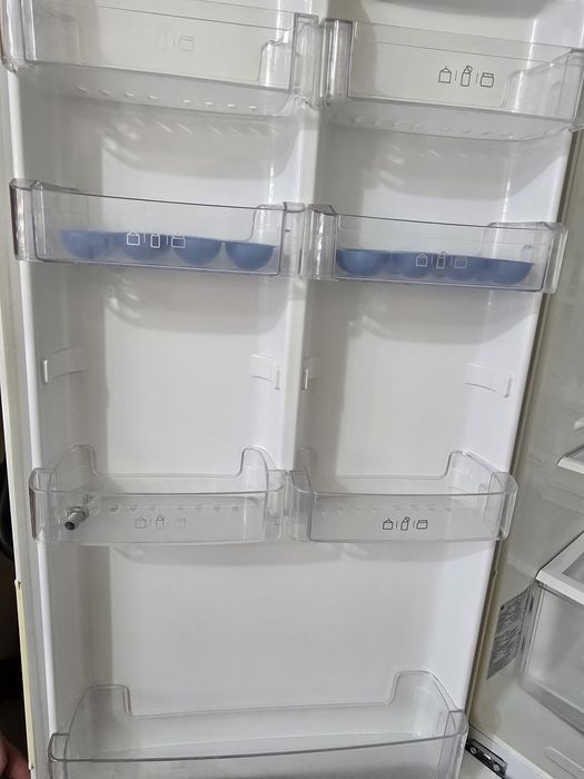 Холодильник  LG.