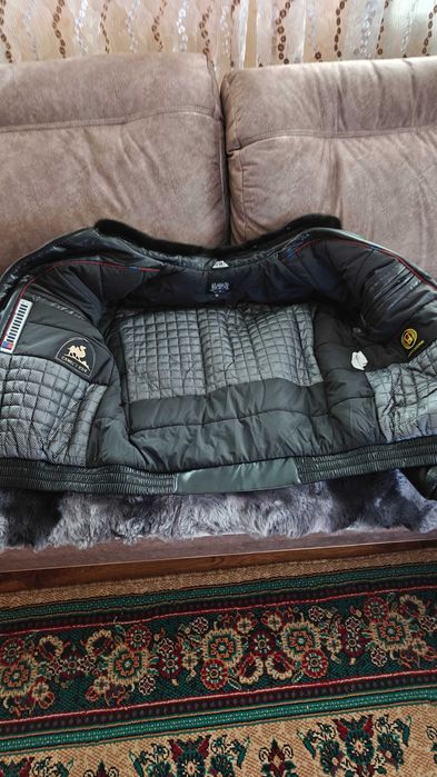 Продам обалденную зимнюю кожаную куртку , новая за 80000 тенге.