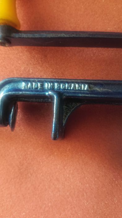 Румънска ръчна мелничка за мелене на черен пипер, кафе, подправки.