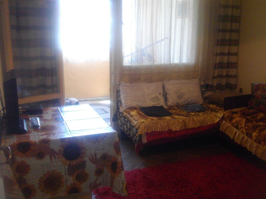 Евтина квартира 200 € обзаведени 2 стаи от апартамент до Болницата на ученички студентки с хазаи