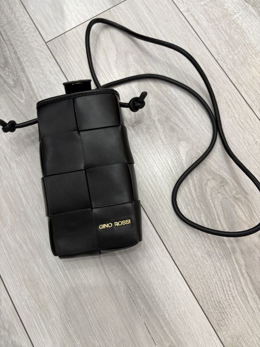 Чанта за телефон Gino Rossi