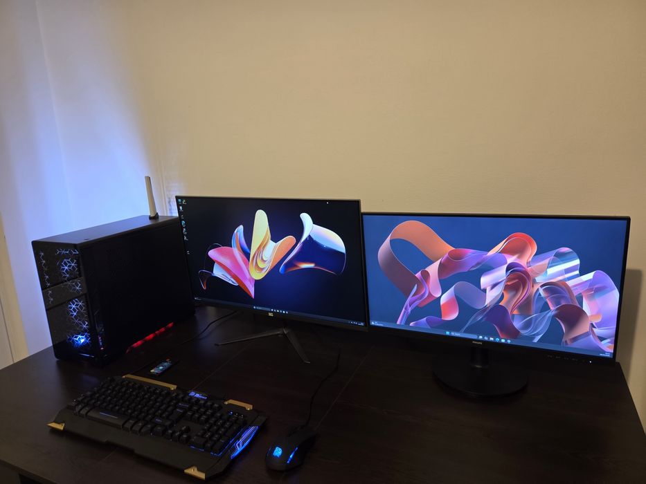 Геймърски комп.  RTX4070 32GB RAM 2 монитора