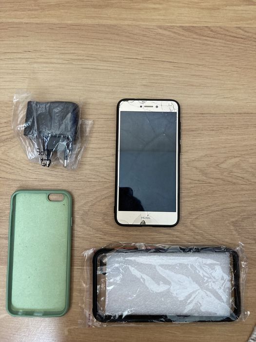 Huawei P8 Lite плюс подарък 2 кейса и зарядно