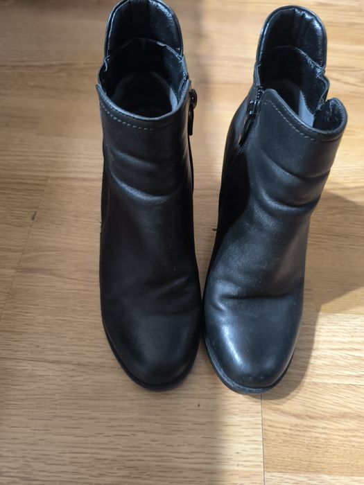 Продам осенние ботинки 38 размер, кожанные