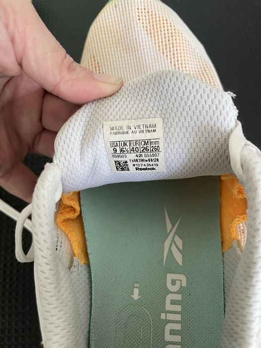 Продам кроссовки Reebok б/у, размер 40