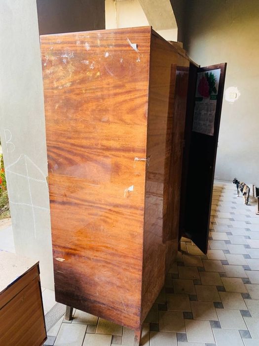 Диван эски. Трюмо. Сандик. Шфанер б/у 3эшикли