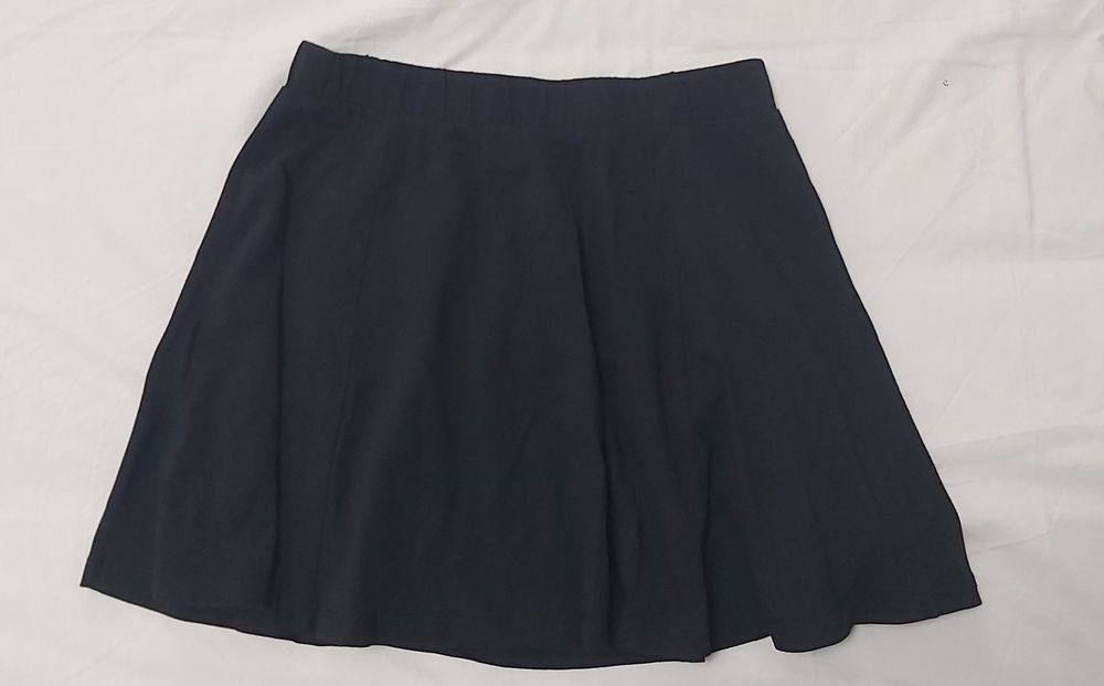 черни поли по 10лв. черни лачени обувки 20лв