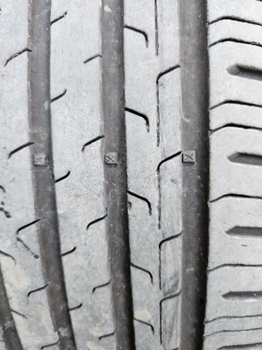 Vand 4 anvelope vara Continental 215 65/R17 V