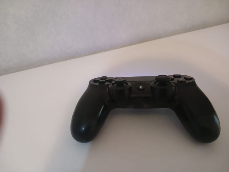 СРОЧНО ПРОДАЕТСЯ ps4 в хорошем состоянии