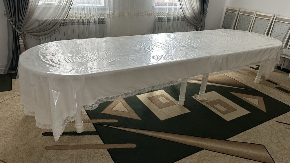 Стол и стулья. Белый