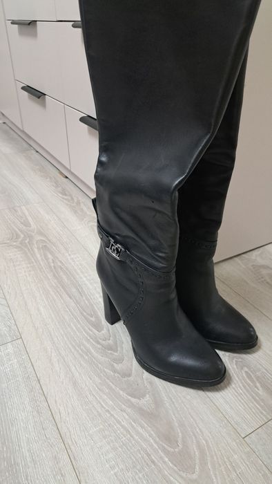 Продам сапоги зимние Basconi