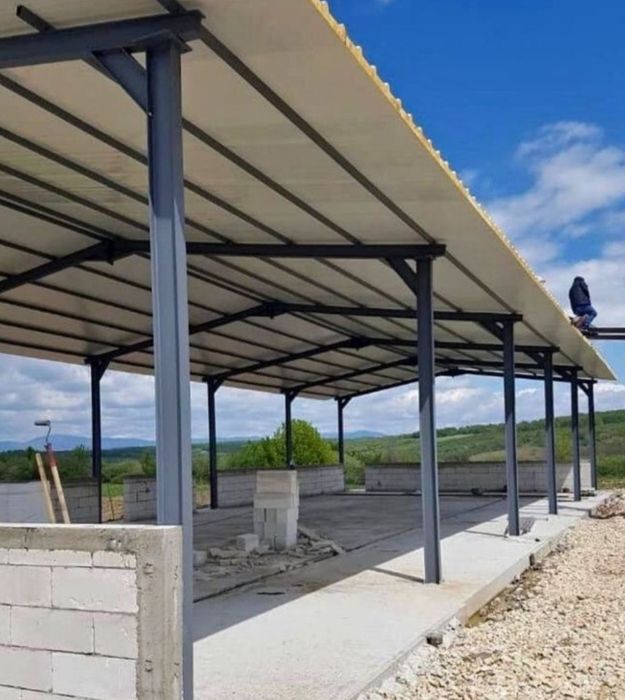 vând structuri metalice de exemplu am 10 cu 20 10 cu 15 10 cu 25 avem și alte dimensiuni facem și pe comandă facem și cu montaj și fără montaj